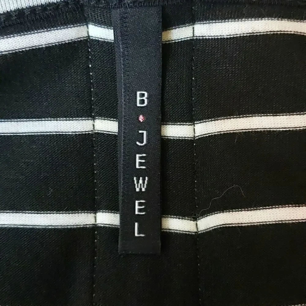 B. Jewel Cropped Sleeved Striped Crop Top - Picture 6 of 6